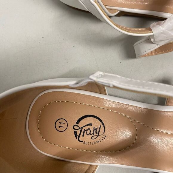 TRARY Women’s White Dorsey Cross Cross Flats Sz 11 Closed Pointed Toe New in Box - Picture 2 of 9